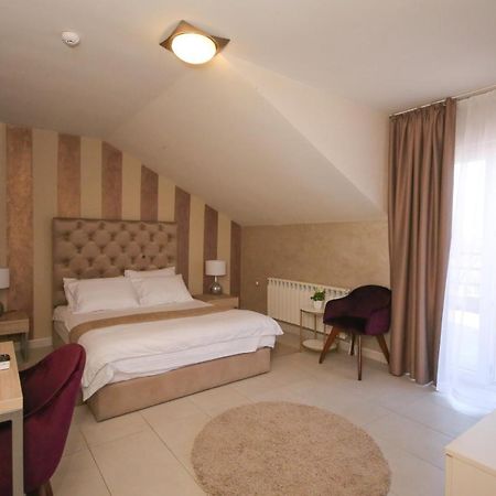 Hotel Bajadera Lux Belgrado Esterno foto