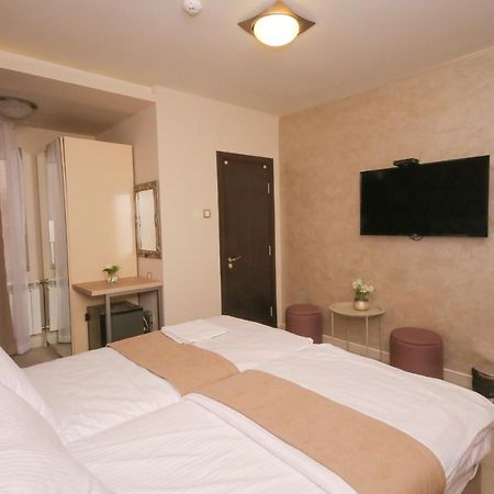 Hotel Bajadera Lux Belgrado Esterno foto