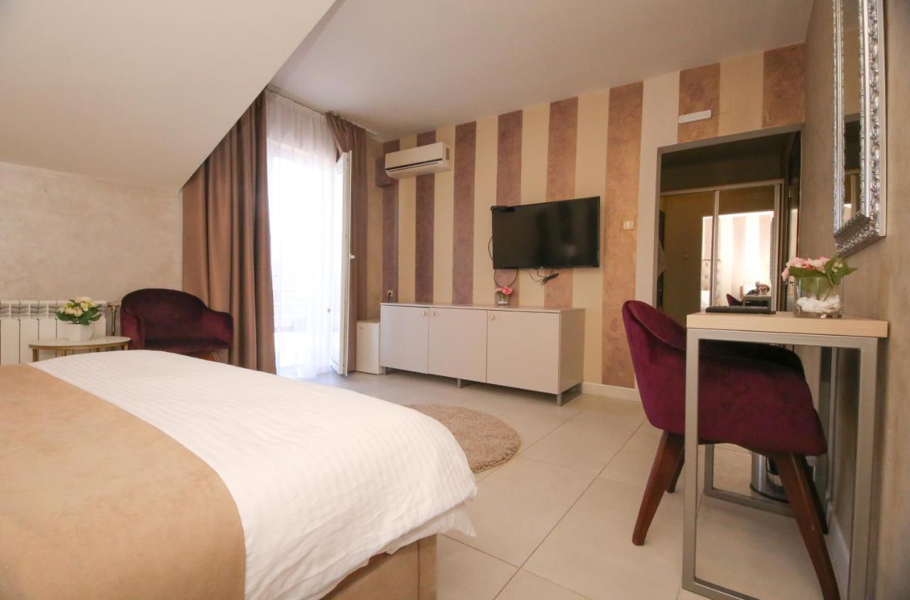 Hotel Bajadera Lux Belgrado Esterno foto