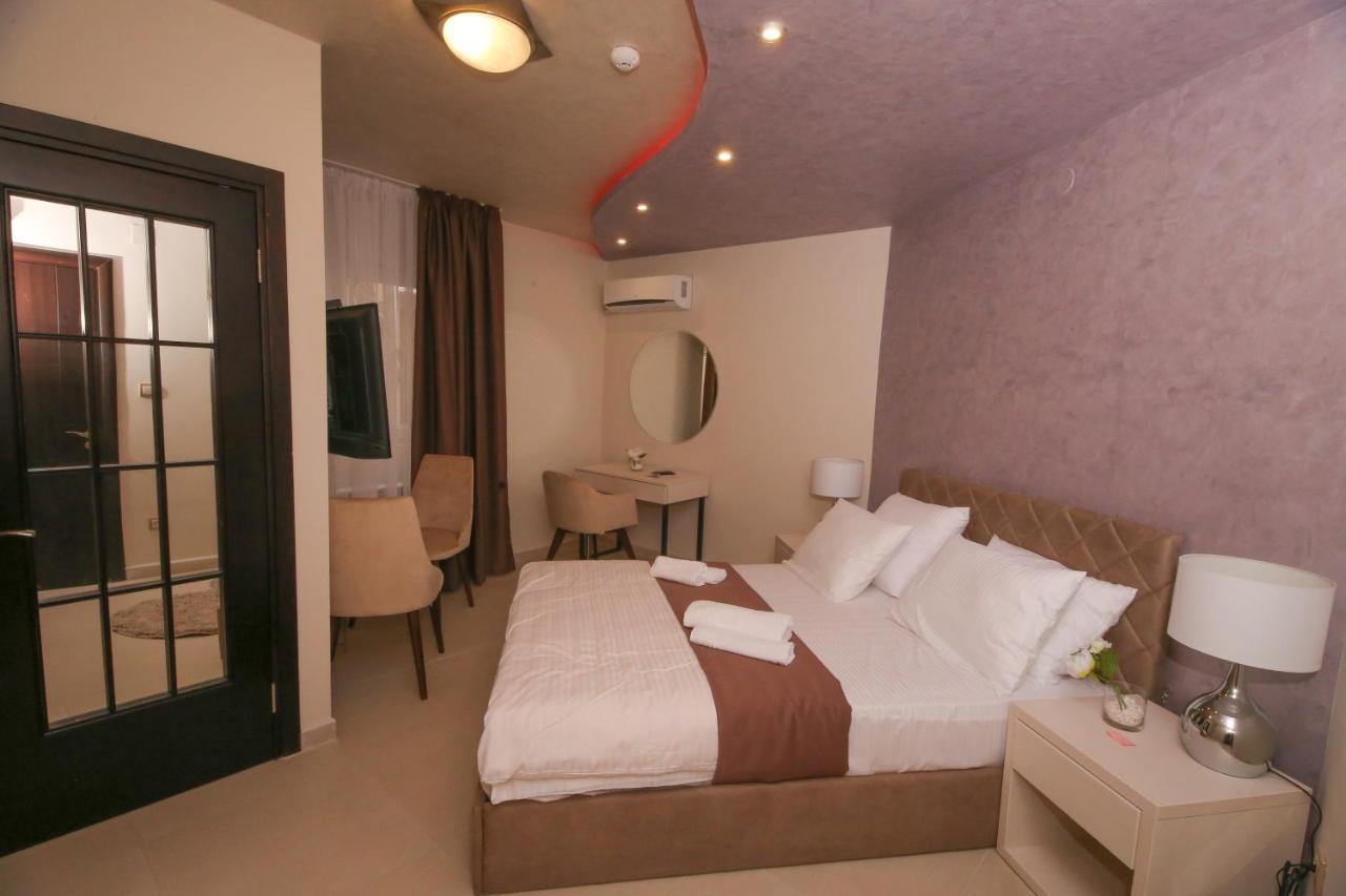 Hotel Bajadera Lux Belgrado Esterno foto