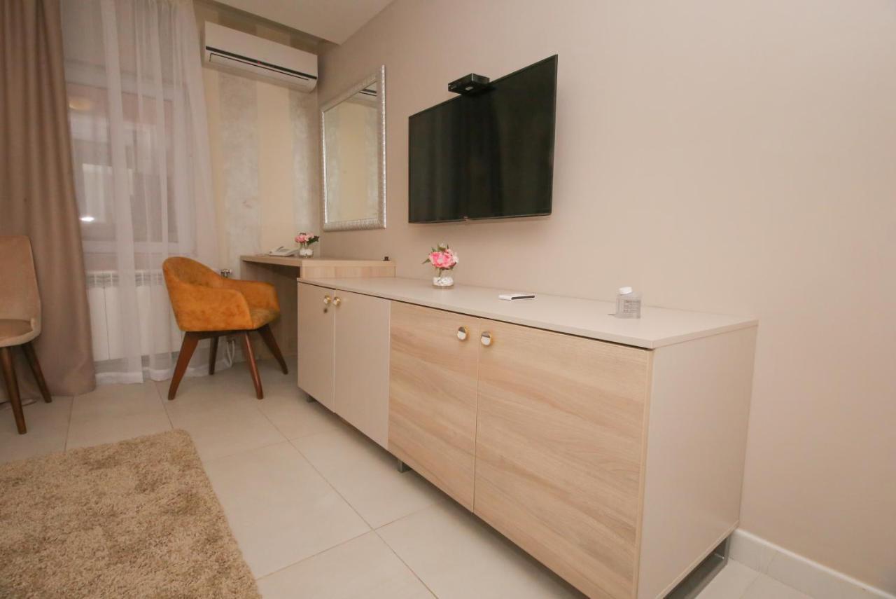 Hotel Bajadera Lux Belgrado Esterno foto