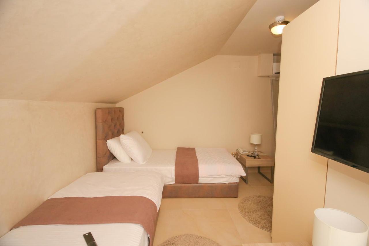 Hotel Bajadera Lux Belgrado Esterno foto