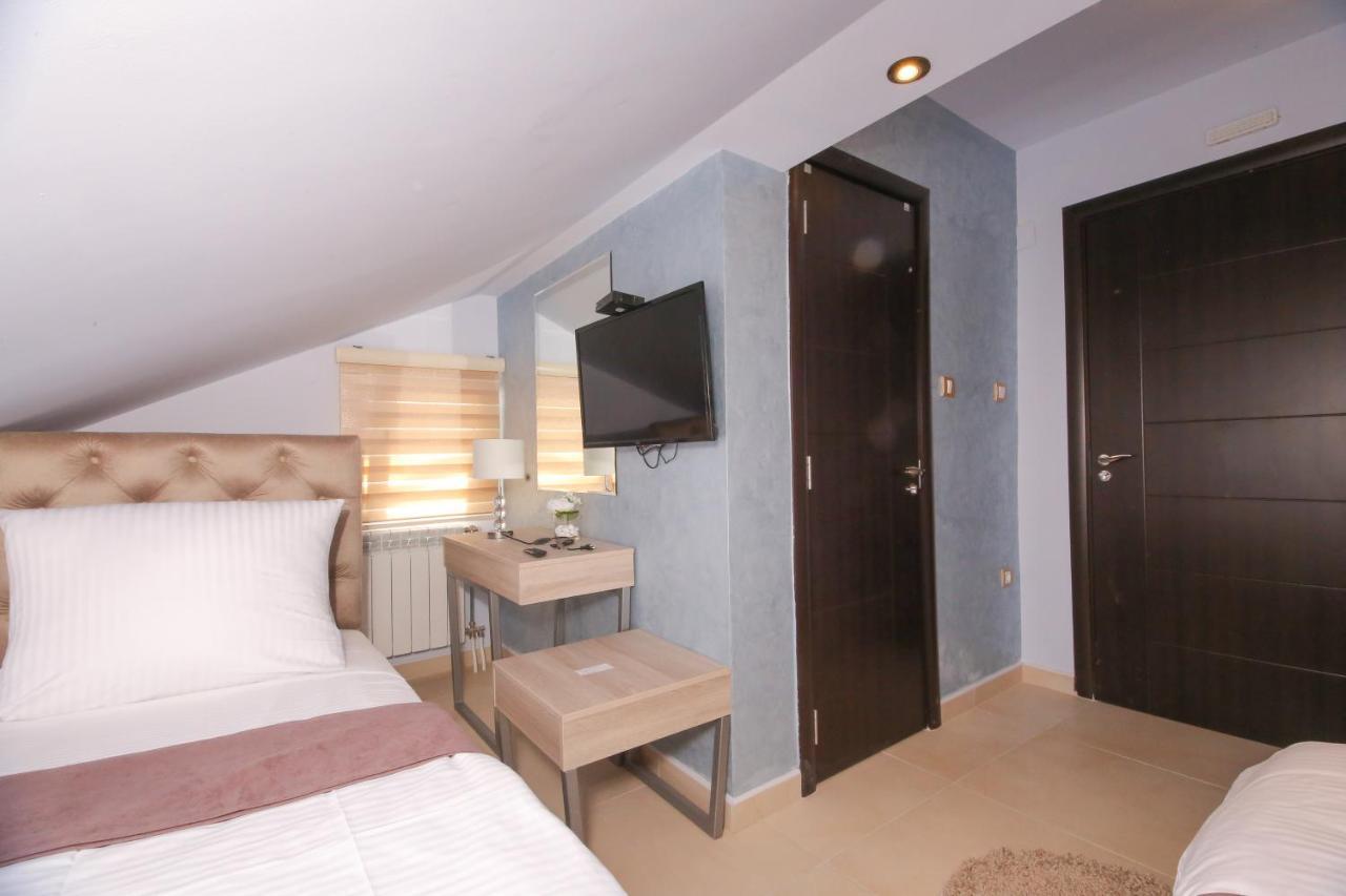 Hotel Bajadera Lux Belgrado Esterno foto