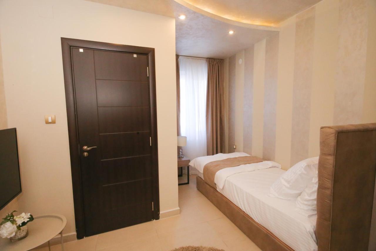Hotel Bajadera Lux Belgrado Esterno foto