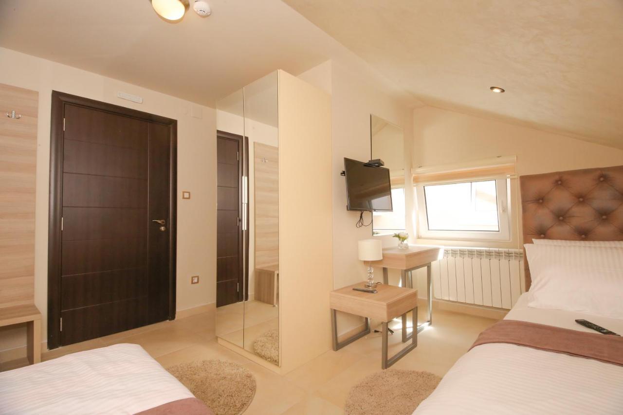 Hotel Bajadera Lux Belgrado Esterno foto