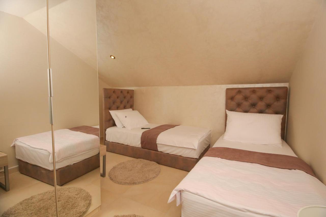 Hotel Bajadera Lux Belgrado Esterno foto