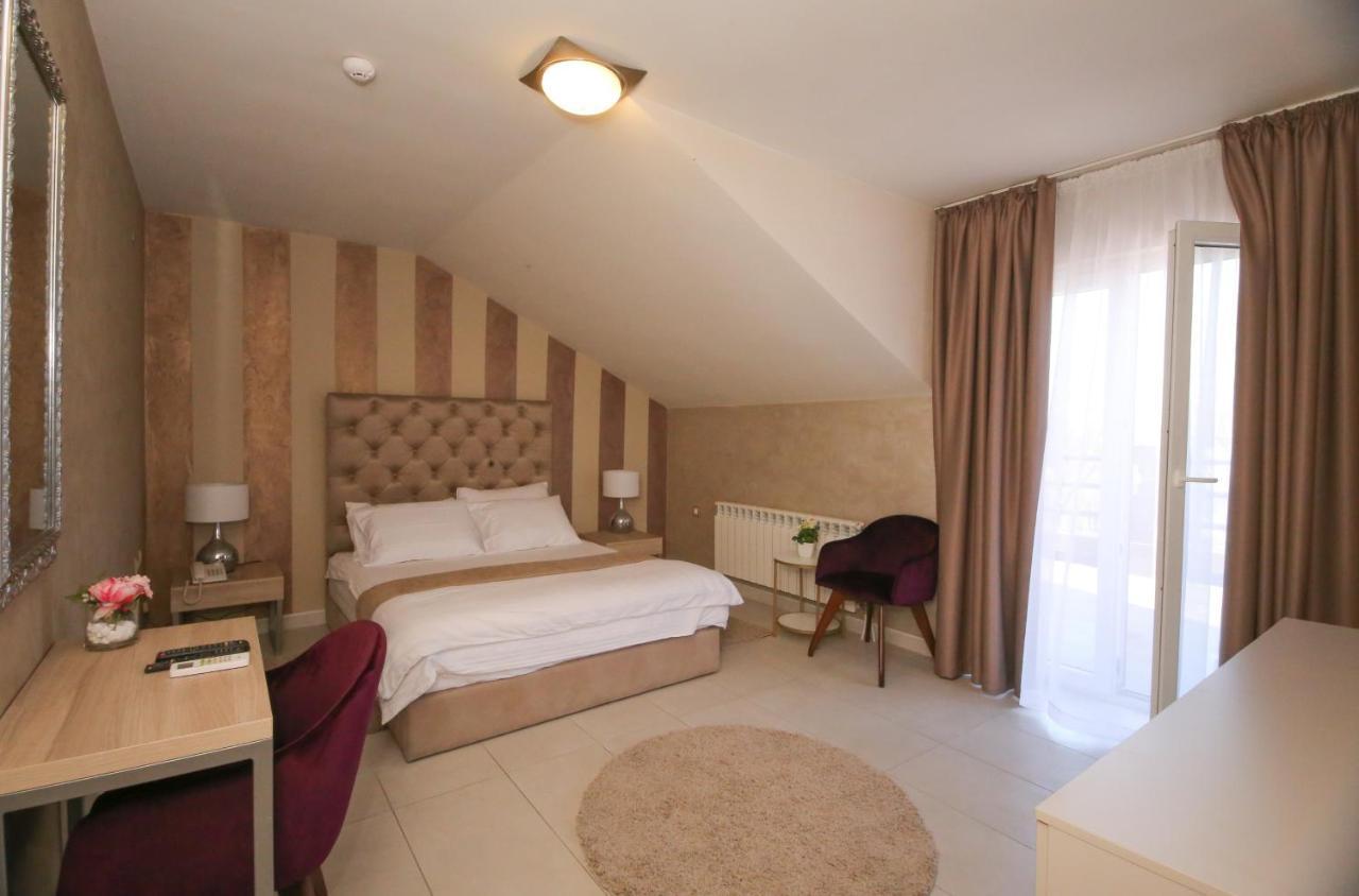 Hotel Bajadera Lux Belgrado Esterno foto