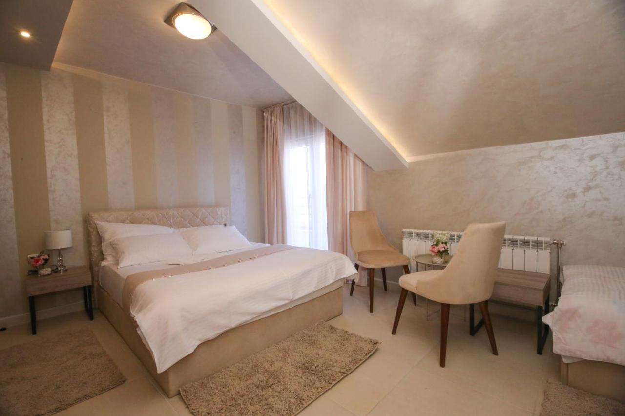 Hotel Bajadera Lux Belgrado Esterno foto