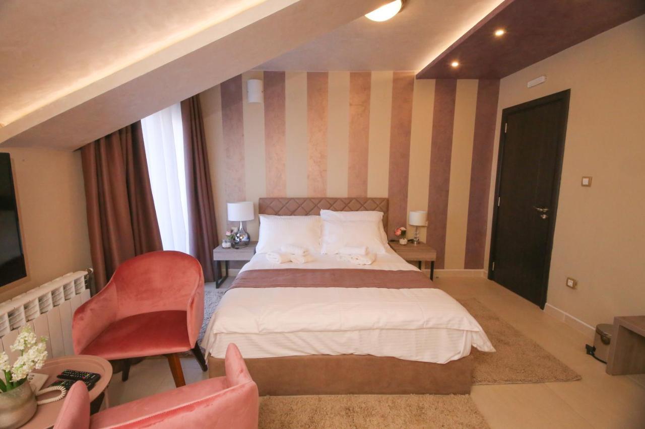 Hotel Bajadera Lux Belgrado Esterno foto
