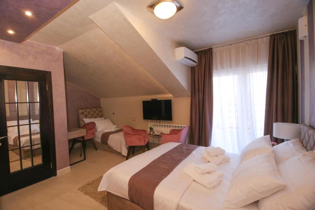 Hotel Bajadera Lux Belgrado Esterno foto